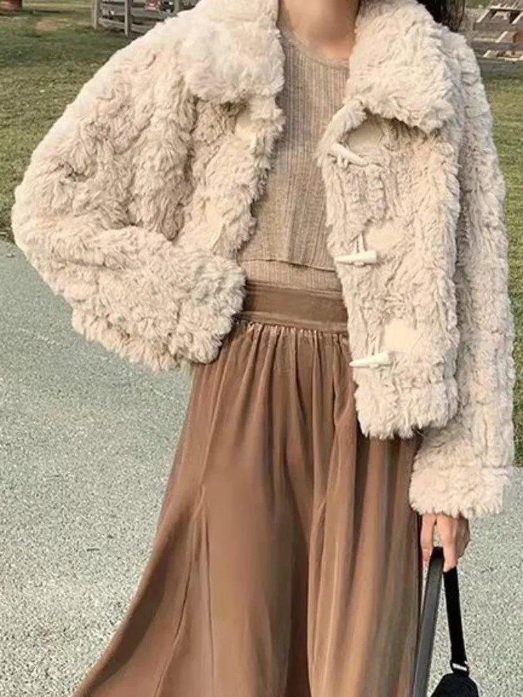 [EWQ] แฟชั่นFaux Fur Coatสําหรับผู้หญิงHornเดี่ยวBreastedผู้หญิงฤดูหนาวWarm Furry Fur Jacket 2024 ใหม่ 16O3329