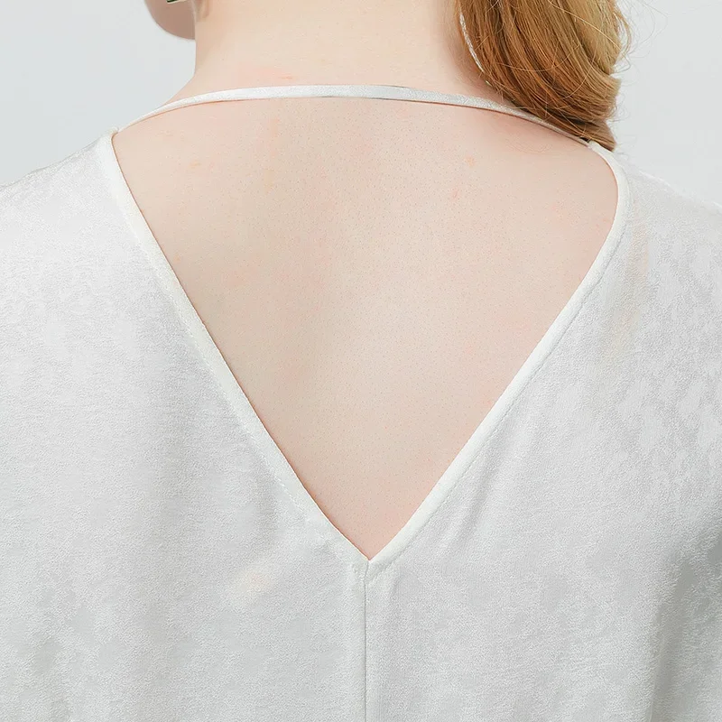 VOA Seiden-Jacquard-Sommerkleid Damenbekleidung 2022 AE905 V-Ausschnitt Kurzarm rückenfrei Holz Ohrfalte Elfenbeinweiß Partykleider