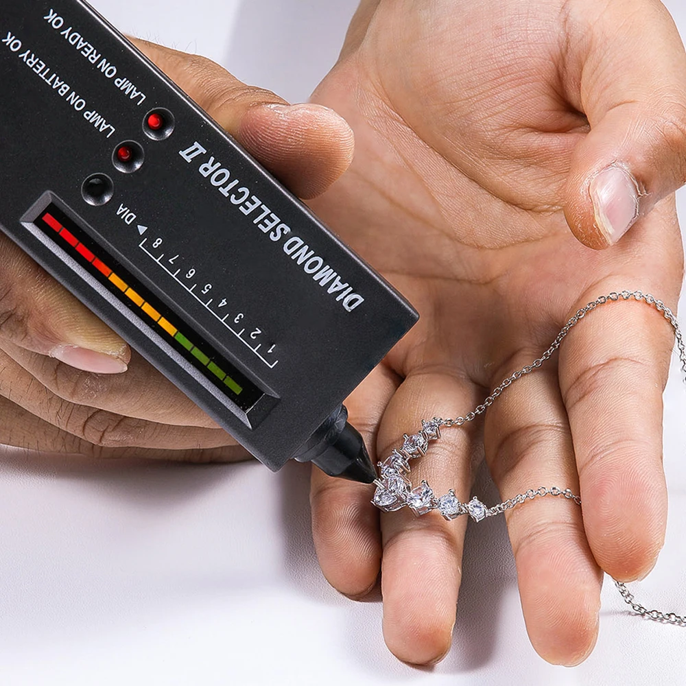 ANDH 925 فضة 1ct VVS1 ابتسامة شكل مويسانيتي القلائد للنساء ارتداء اليومي الزفاف قلادة مجوهرات عالية الجودة
