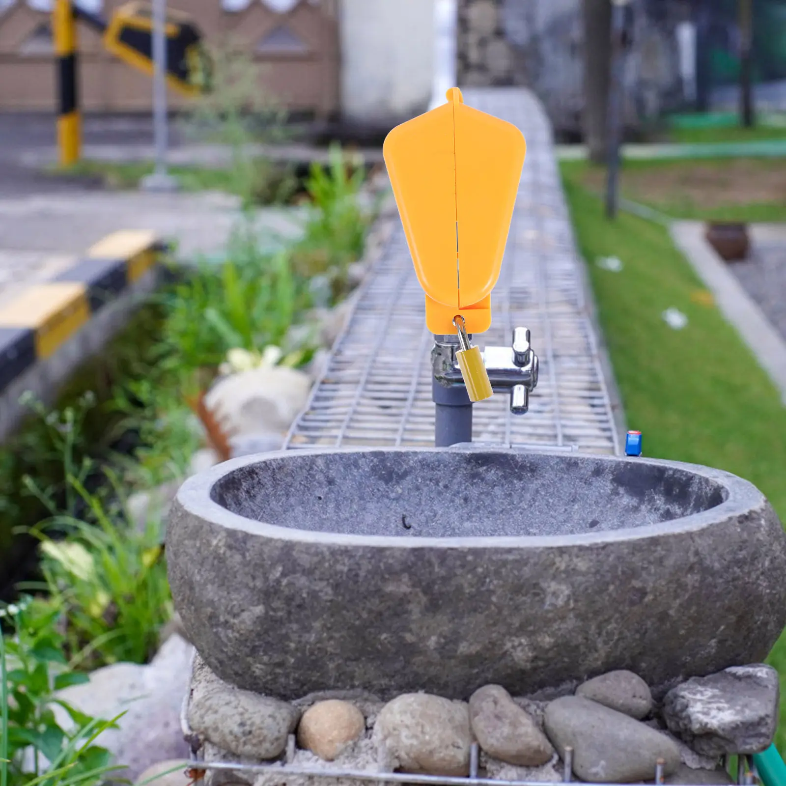 Outdoor Faucet Lock Cover Heavy-Duty Plastic Anti-Theft Child-Proof Water Spigot Protector for Garden Hose Faucet Use