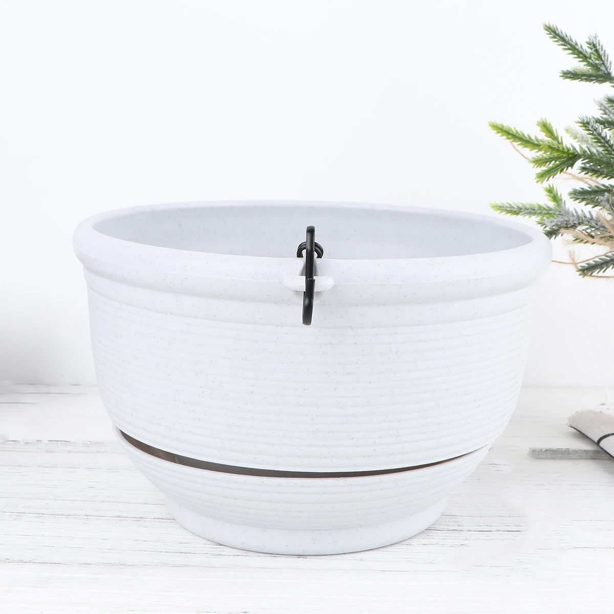 

Hanging Basket Wall Mount Storage Large Flower Pot Plant ganizer Resin Material Durable Tray Design Water Absorbing Balcony