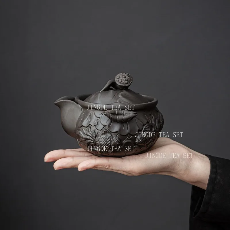 Lotus Leaf Shaped Zisha Teapot with Seed Pod Knob Traditional Chinese Purple Clay Tea Pot for Kung Fu Tea Ceremony