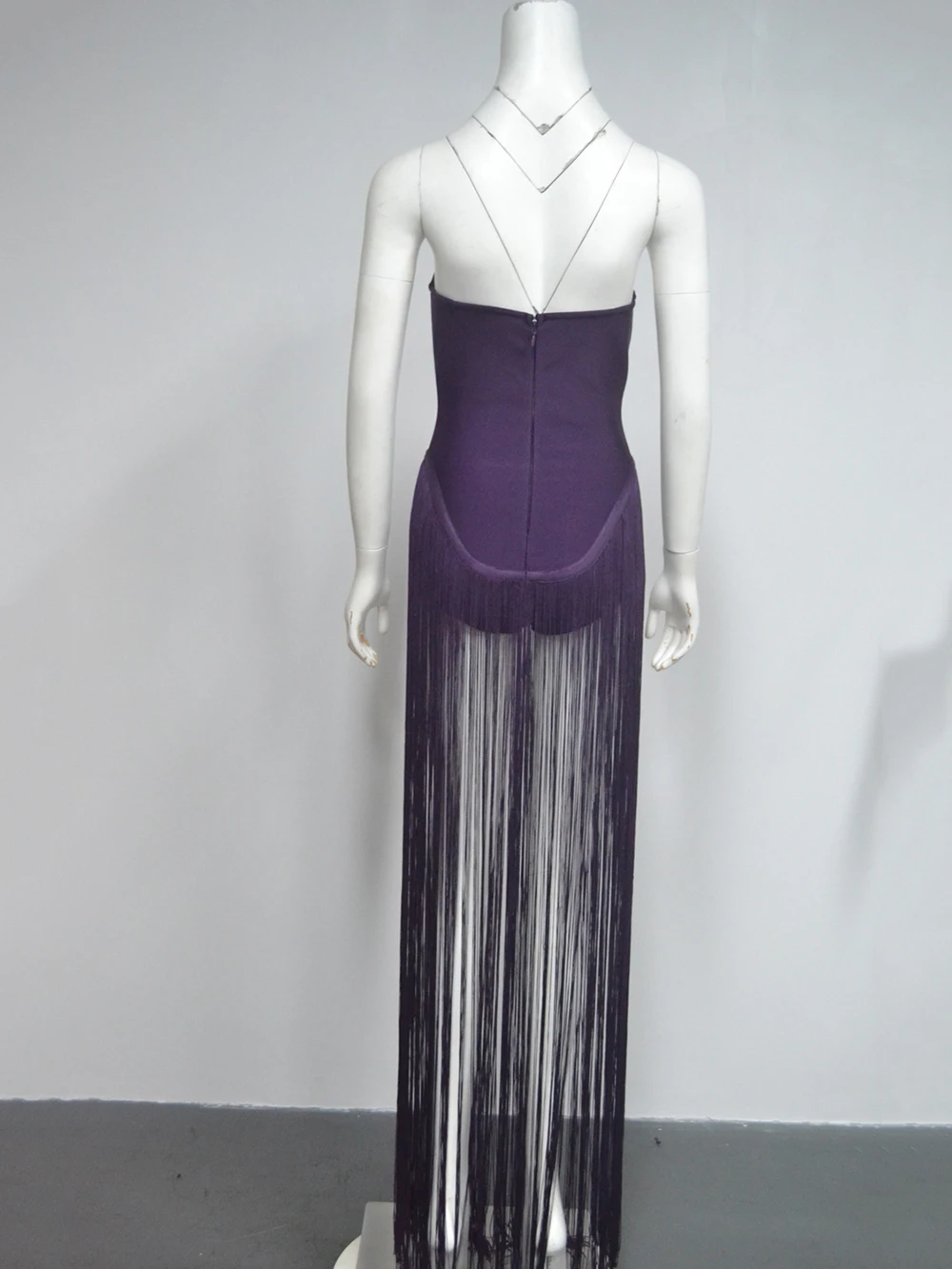 2025 تصميم صيفي جديد شرابة الربط مثير حمالة فستان طويل موضة مأدبة رداء حفلات