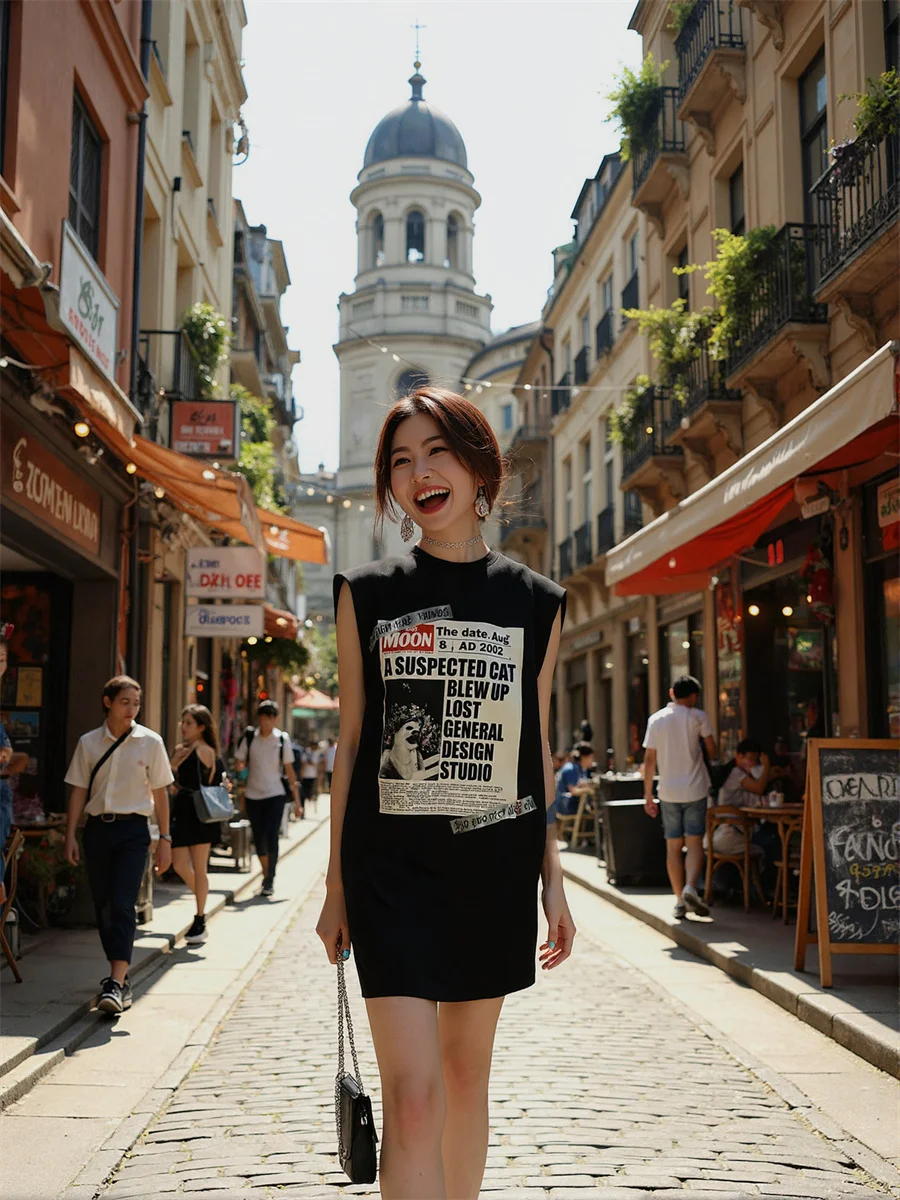 Damenkleid, Harajuku-Trend, schwarze Applikationen, seitlicher Schlitz, Ausschnitt, Spleißen, Ausschnitt, Aushöhlung, Sling, Hosenträger, Riemchen, Schnürung