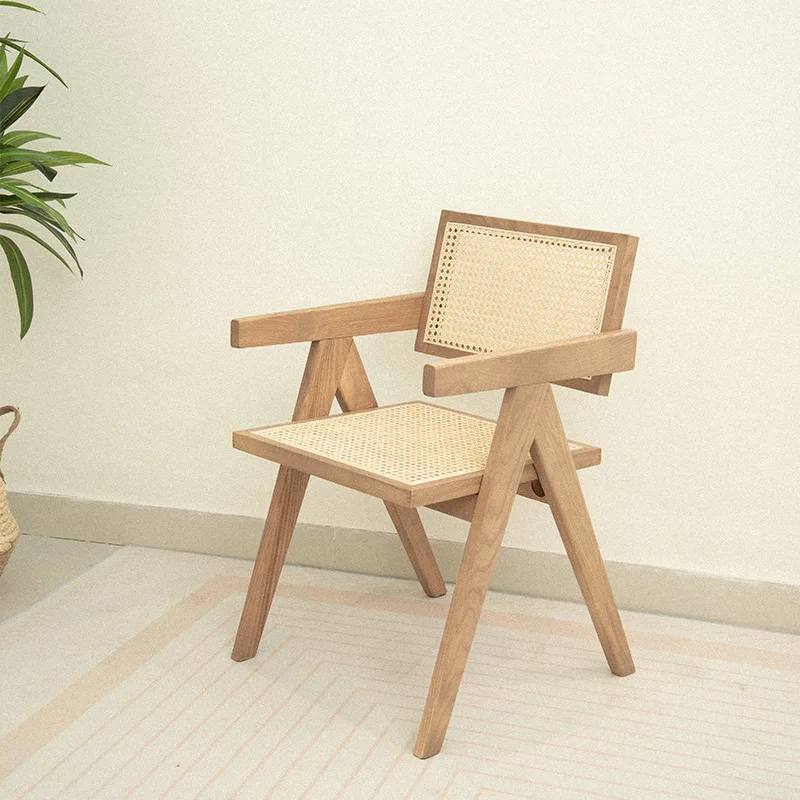 Esszimmerstuhl aus massivem Holz