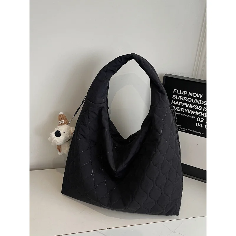 

Quilted tote bag for women2025Large-capacity simple shoulder bag, fashionable commuter handbag, cotton-padded underarm bag