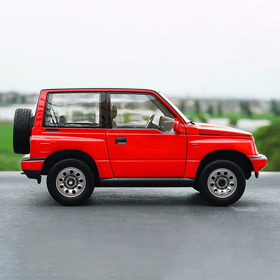 Spot Goods 1:18 Scale Simulated Suzuki Vitara Metal Collectible