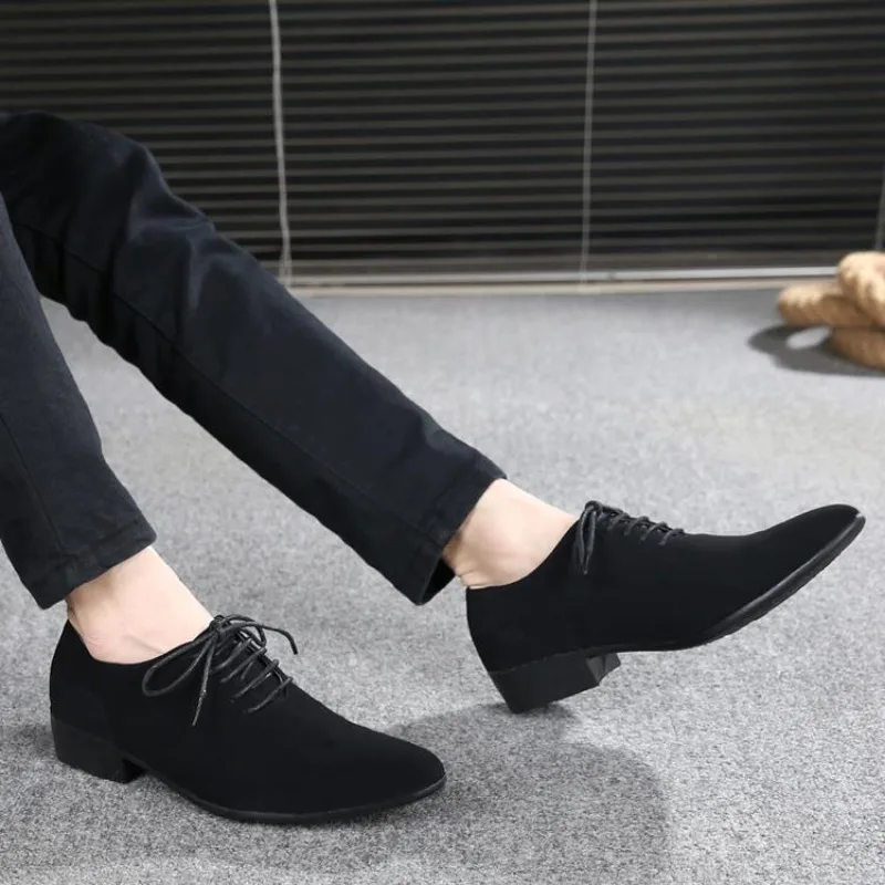 

Замшевая однотонная обувь в британском стиле, мужская черная официальная обувь для вечеринок, легкий кожаный повседневный итальянский костюм, мужская официальная обувь