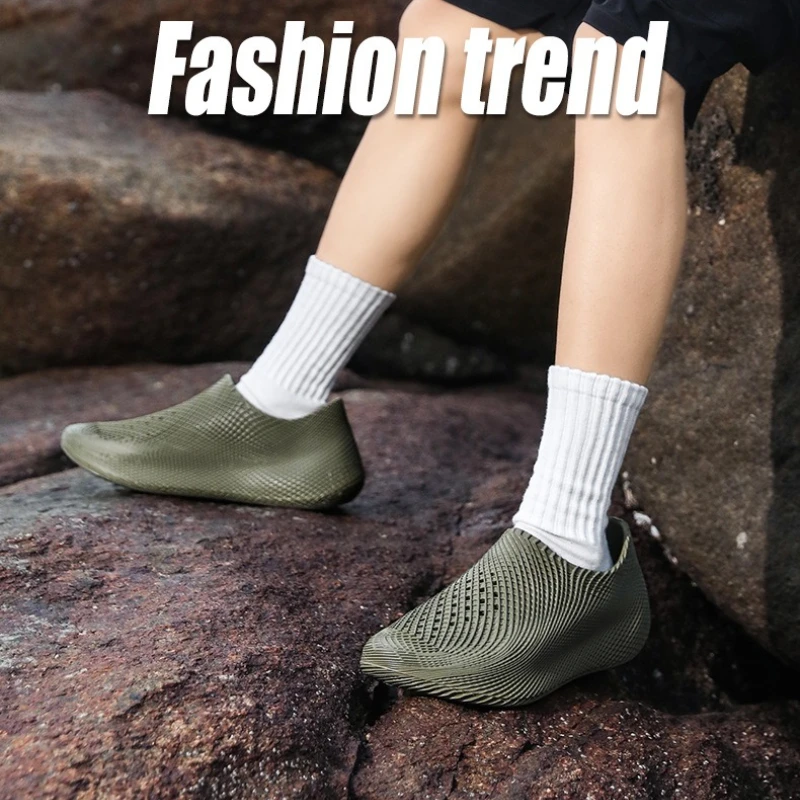 

Брендовые мужские однотонные сандалии с перфорацией, летние новые мужские уличные пляжные сандалии, нескользящие легкие спортивные повседневные шлепанцы для мужчин