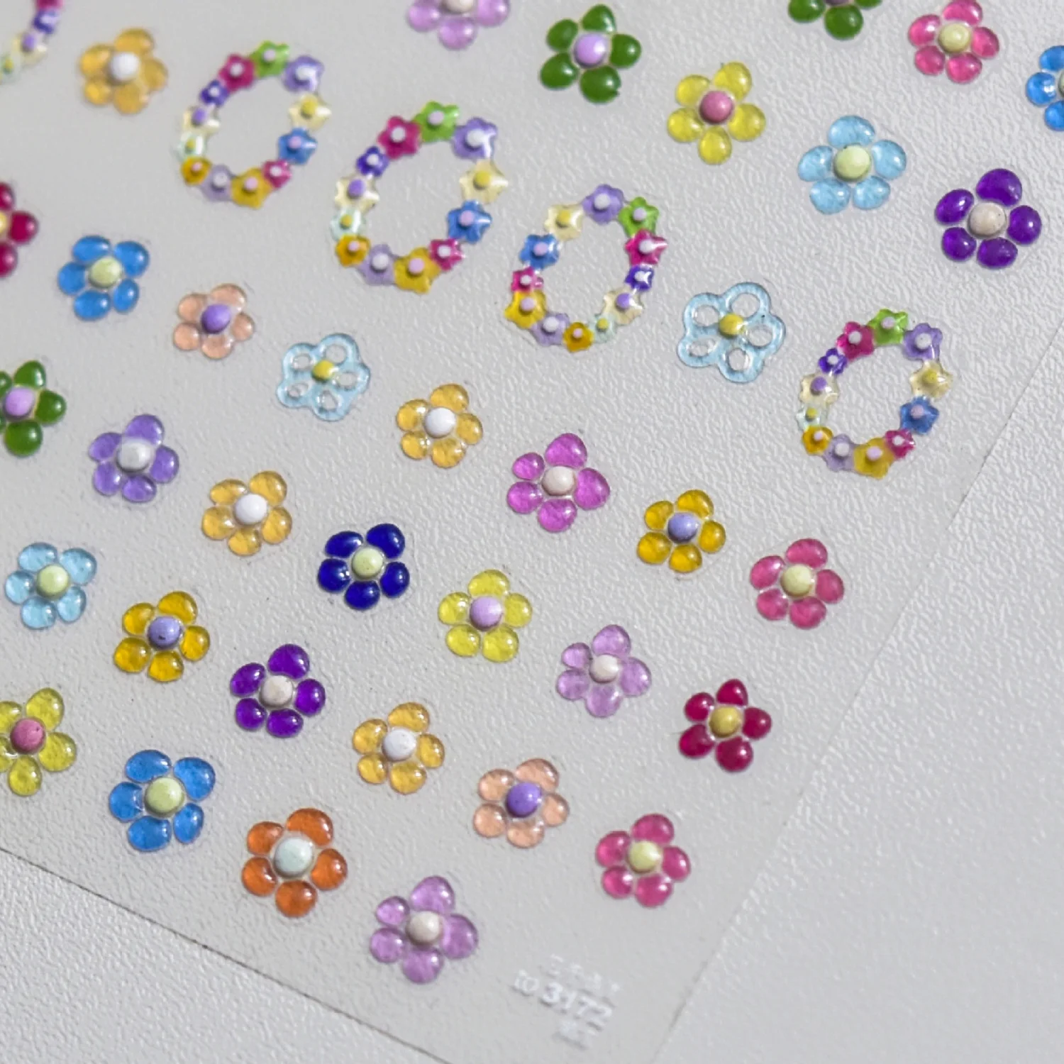 Edle Retro Court 5D Nagelkunst-Aufkleber Vergoldete Herzen Edelsteine Kreuze Blumen Sterne Glitzernde Nieten Selbstklebende Abziehbilder Luxuriöse Maniküre – Detail 13