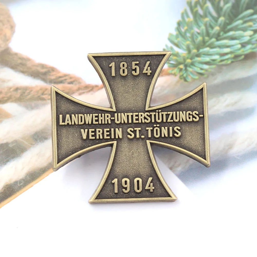 Vintage German Iron Cross Brooches 1854-1904 Landwehr Military Medal Badge Retro Maltese Cross Lapel Pins Men Suit Accessories