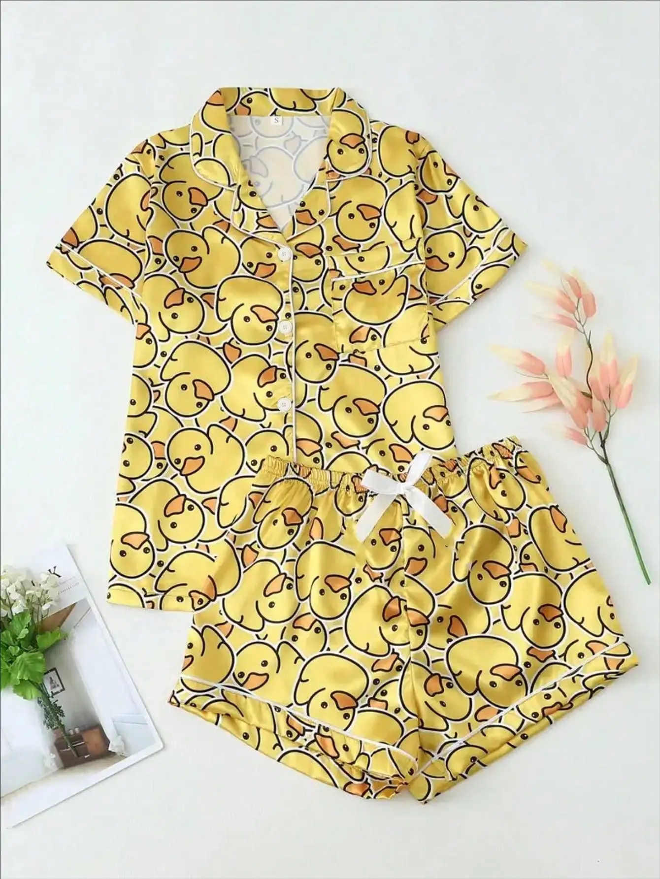 

Cute Yellow Duck Print Women's Short Sleeve Pajama Set with Button Collar & Bow Shorts, Spring to Winter