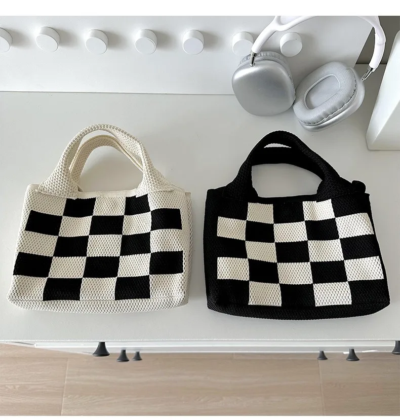 The New Black And White Checkerboard Knit Shoulder Bag Is a Versatile And Cute Portable Large-capacity Shoulder Shoulder Bag