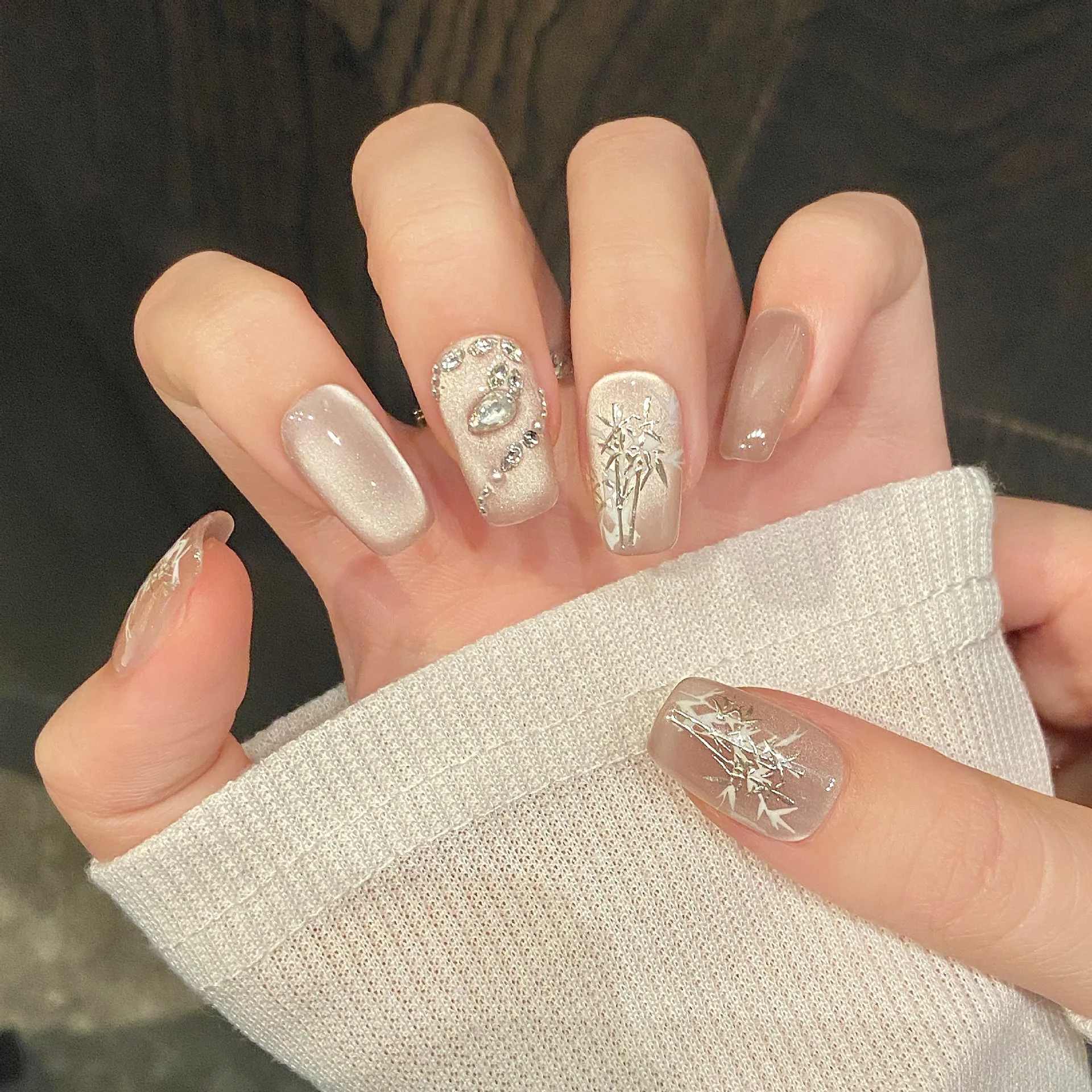 10 PCS Handmade กดบนเล็บ Midlle สแควร์ Chinoiserie Pile เจาะออกแบบ 3 ชิ้นเครื่องมือกาวเล็บแท็บกาว