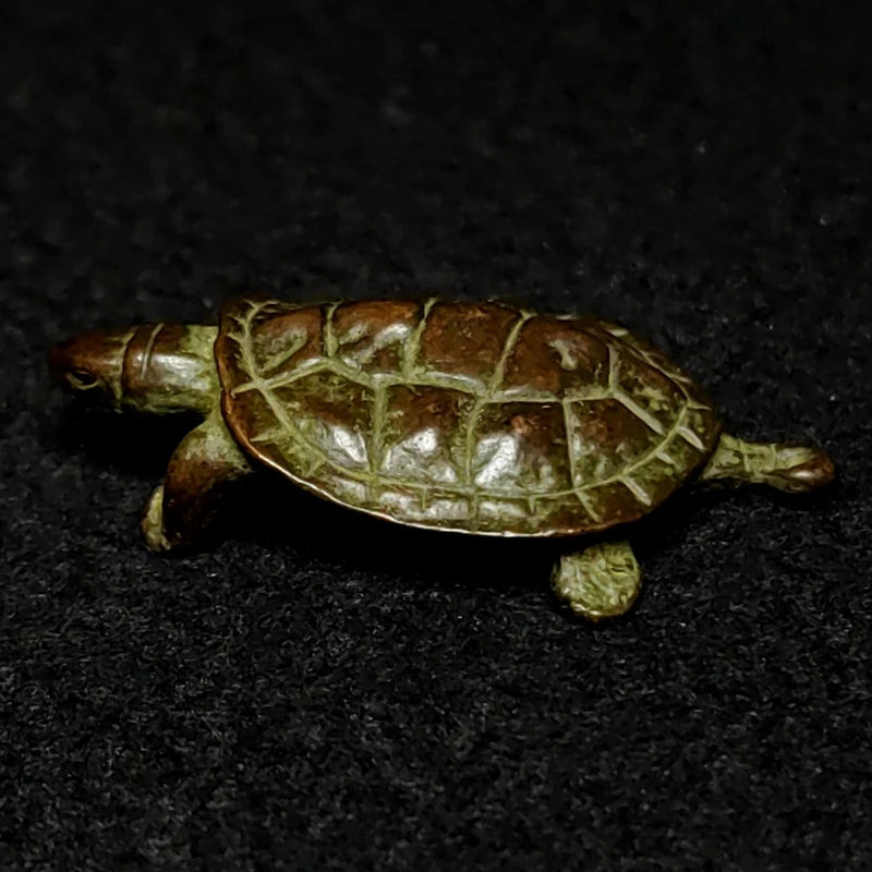 YIZHU CULTUER ART Size 4.8×2.6 cm Old Chinese Bronze Carving Lovely Turtle tortoise Statue Pendant Gift Collection