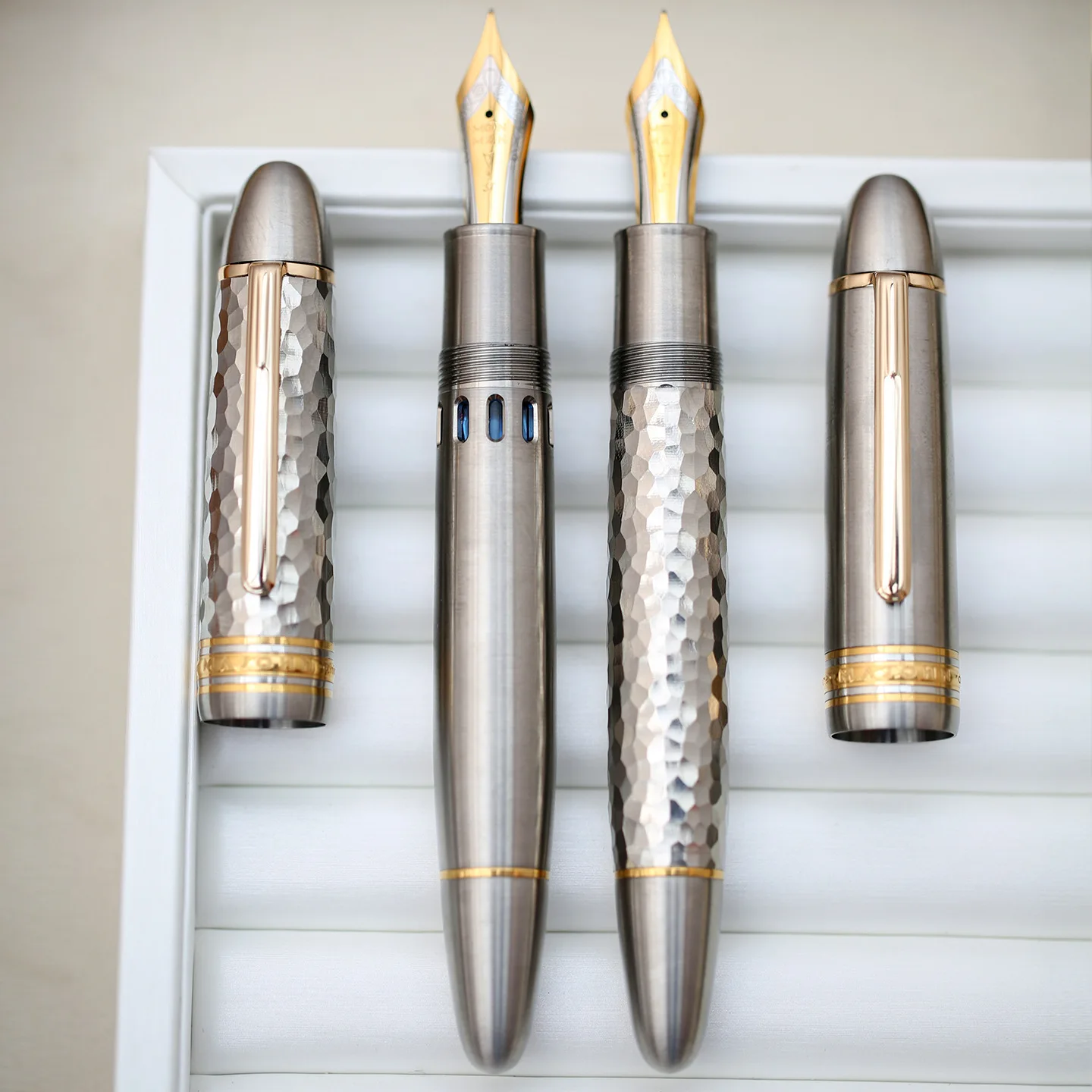Lovely MAJOHN Ti-P141 NO.8 F Nib Titanium Alloy Piston Fountain Pen Metal Hammer Pattern Version Fountain Pen Writing Gift Pen