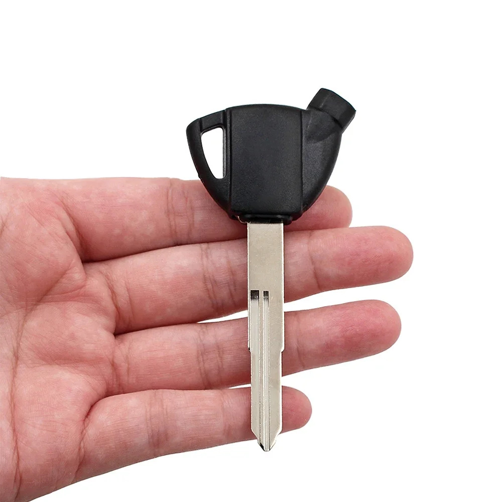 For Suzuki Motorcycle Key Blank with 3 Magnets for Burgman AN650/GEMMA250/400 Motorcycle Uncut Blade Black or Red