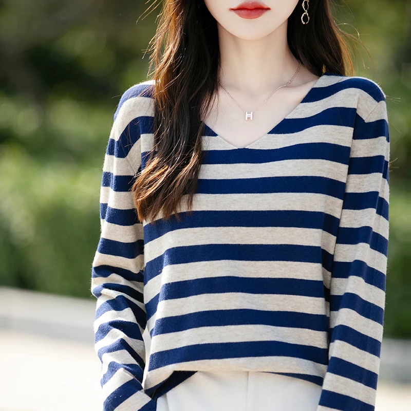 

2024 Spring/Autumn Women's Fine Spinning Wool Striped Knitted Sweater, Loose V-Neck Long Sleeve T-shirt, Lnterior, Fashionable