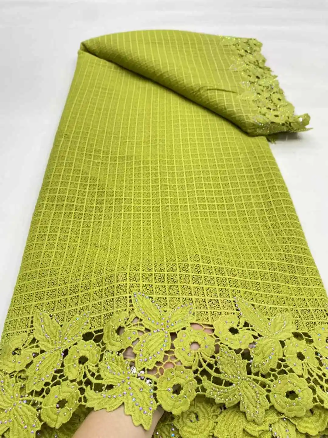 Tela de encaje guipur nigeriano 2025 tela de encaje de cordón de lentejuelas africano Soluble en agua de alta calidad para costura de vestido de fiesta-DP