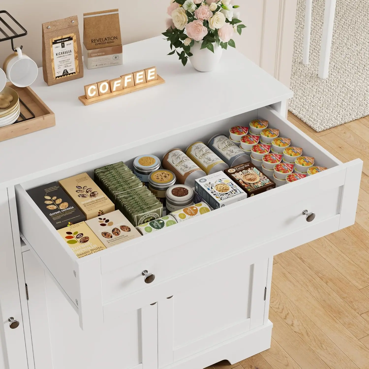 현대적인 화이트 뷔페 캐비닛, 문, 서랍 및 조절 가능한 선반이 있는 주방, 식당 또는 거실용