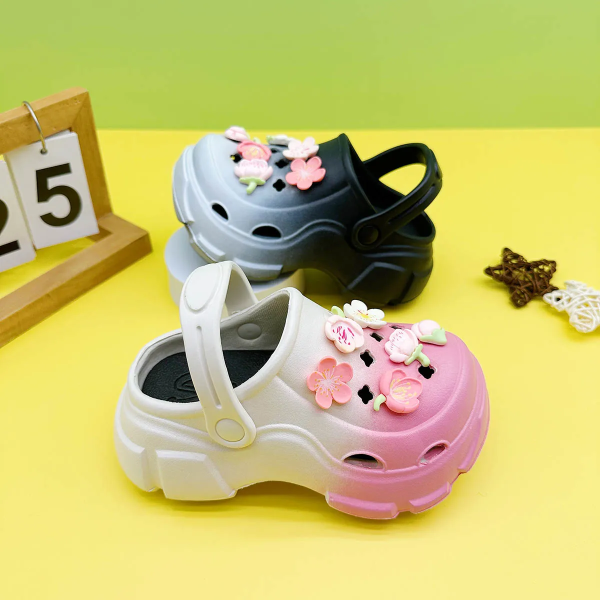 Cute and Versatile Parent-Child Slippers for Boys and Girls, New Cartoon Cherry Blossom Clogs with Soft Soles, Non-Slip Closed-Toe Sandals 606