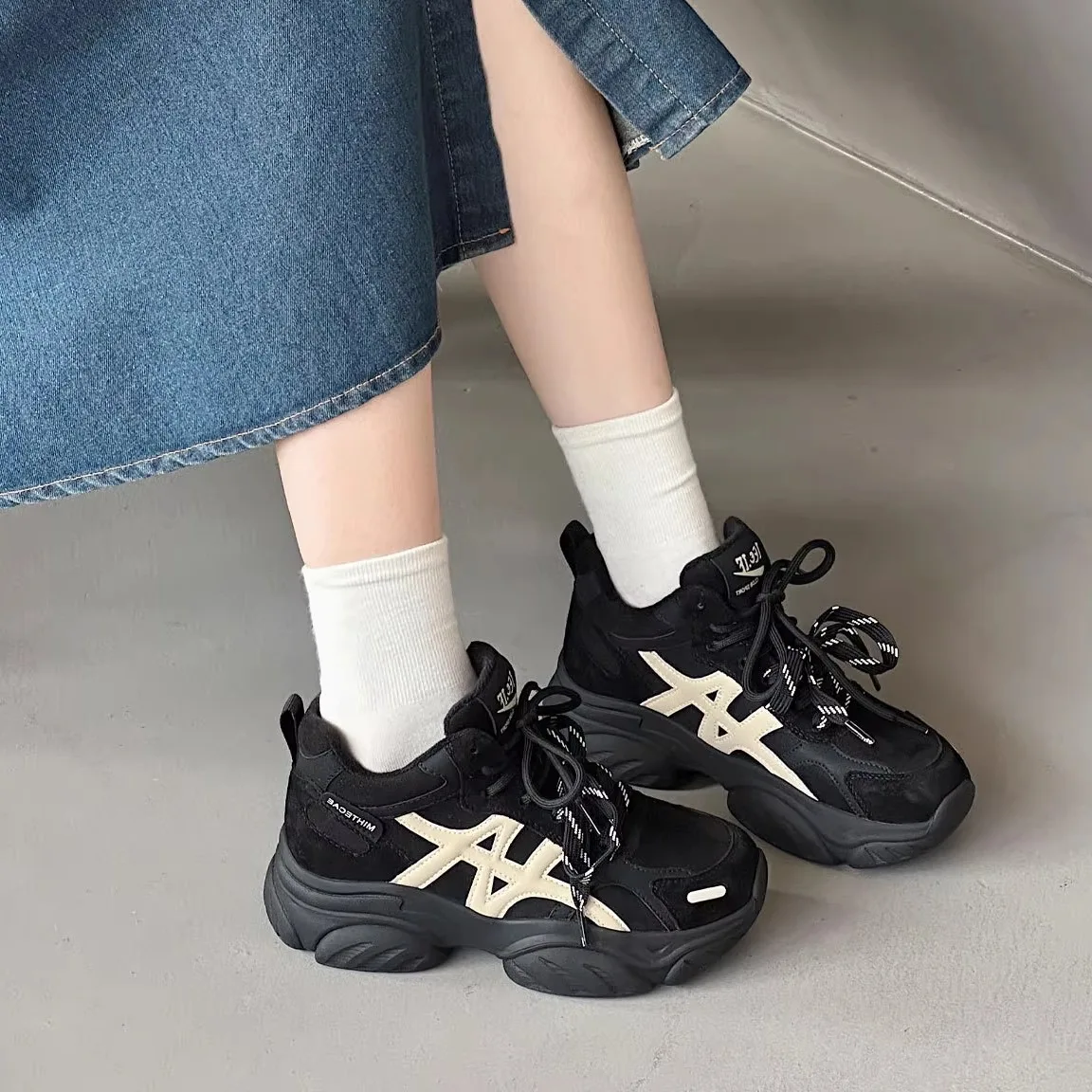 

Women's High Top Thick Bottom Genuine Leather Dequn Shoes Retro Versatile Sports Casual Shoes Comfortable Durable Rubber Sole