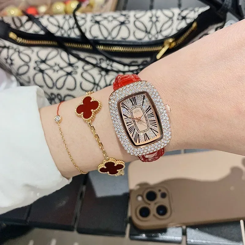 ساعة نسائية عصرية وعصرية بحزام جلدي مرصعة بالألماس وبرميل نبيذ ماسي مائي وساعة كوارتز نسائية