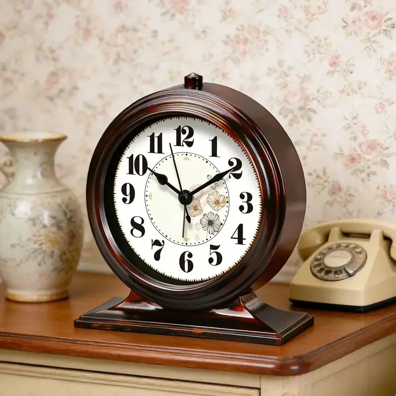 Vintage-Schreibtischuhr aus Metall, klassisches, elegantes Blumendesign, Quarzwerk, stilvolle Tischuhr für Schlafzimmer, Wohnzimmer, Büro