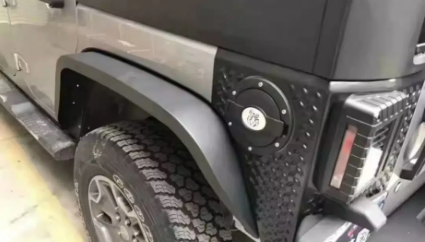 

Car Wheel Eyebrow Protector Sticker Trim Fender Flare Anti-scratch for Jeep Wrangler JK