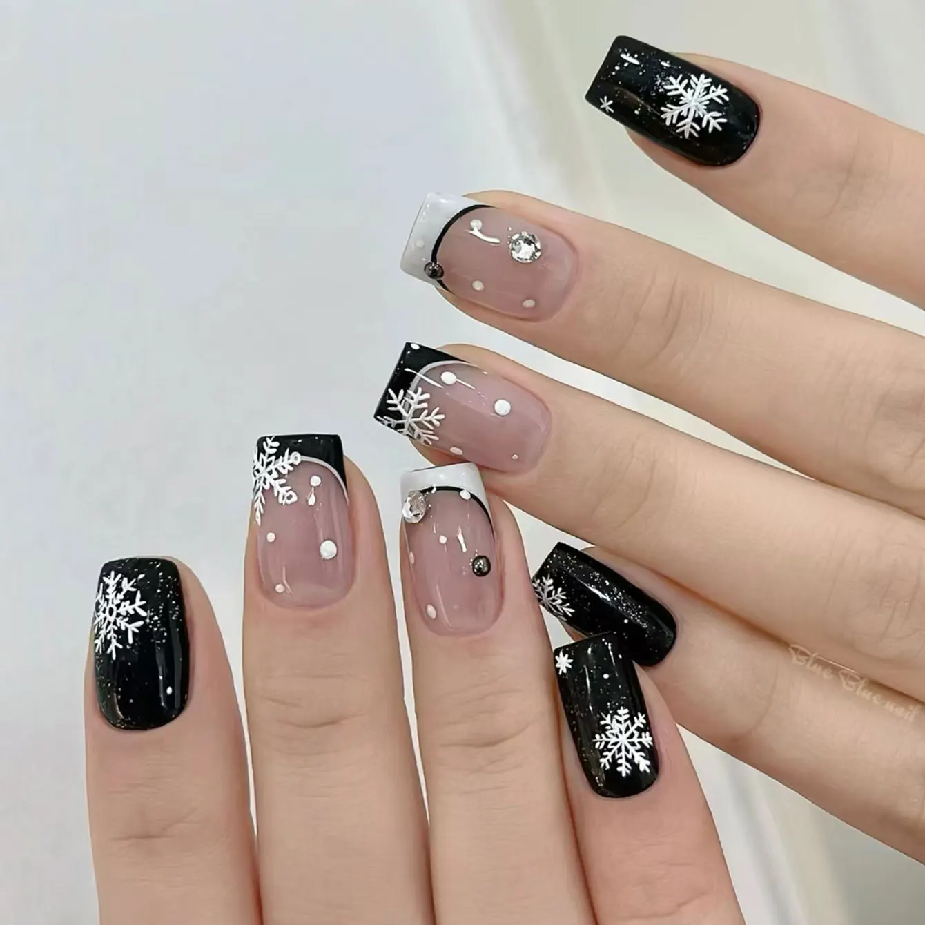 24 pièces presse de noël sur les ongles noir blanc pointe française faux ongles flocon de neige diamant paillettes décoration d'arbre de noël faux ongles