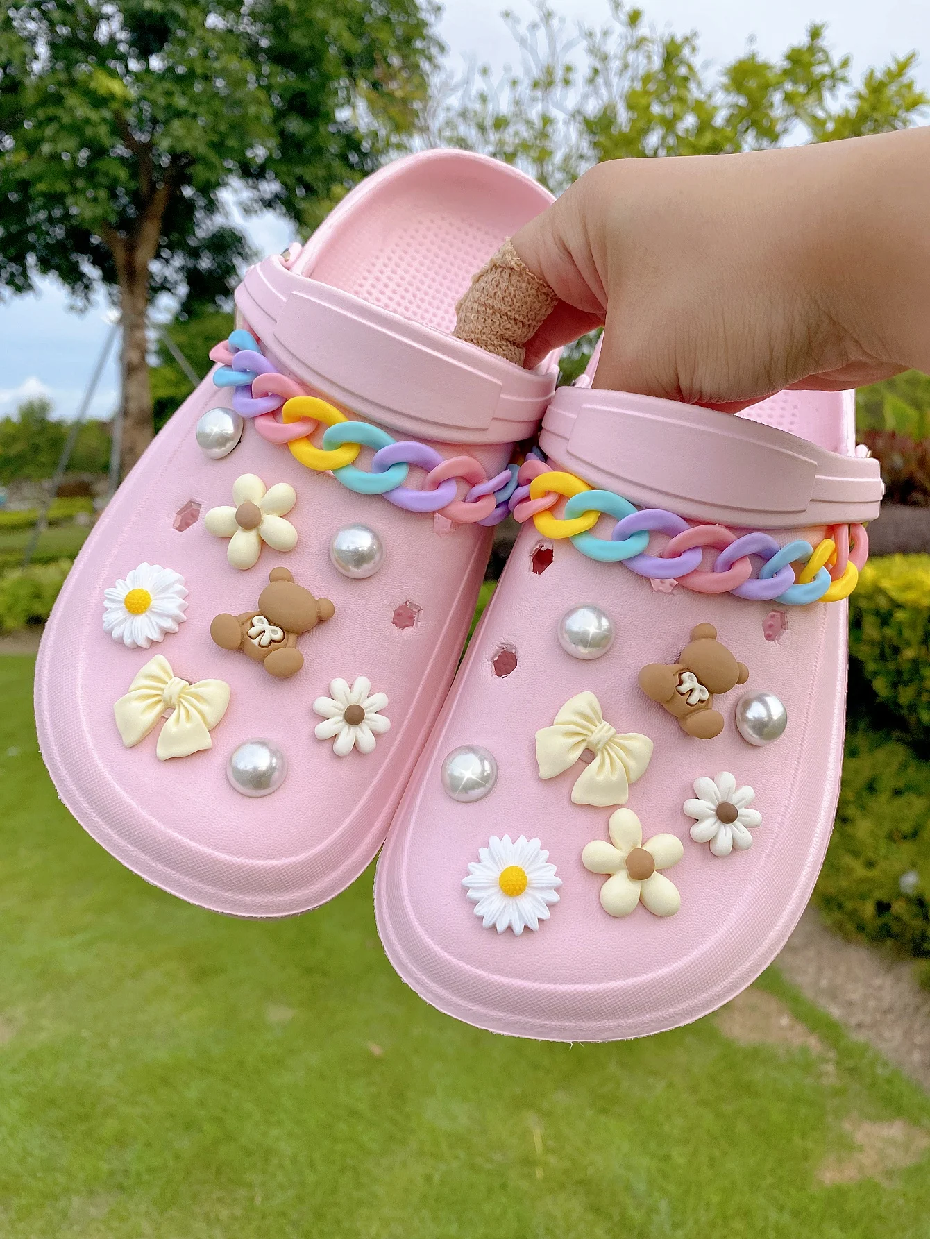 

18 pieces of colorful chain, bow bear, flower, bow, ABS pearl shoe buckle DIY decoration, women's sandals, slippers, beach bag m