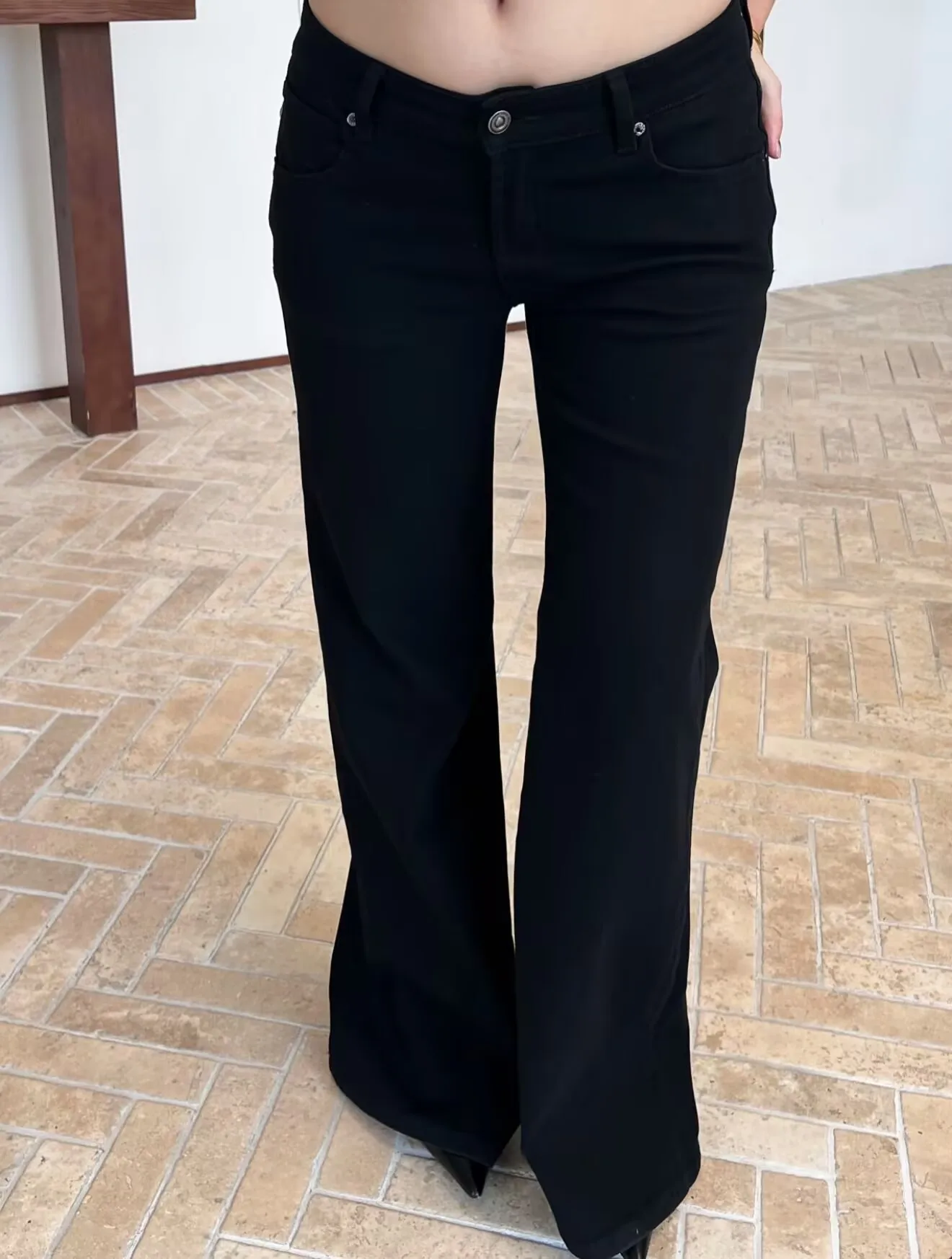 

Джинсы с низкой посадкой, расклешенные, женские, утягивающие, эластичные, удлиняющие ноги, с эффектом подтяжки ягодиц, универсальные, из хлопкового стрейч-денима