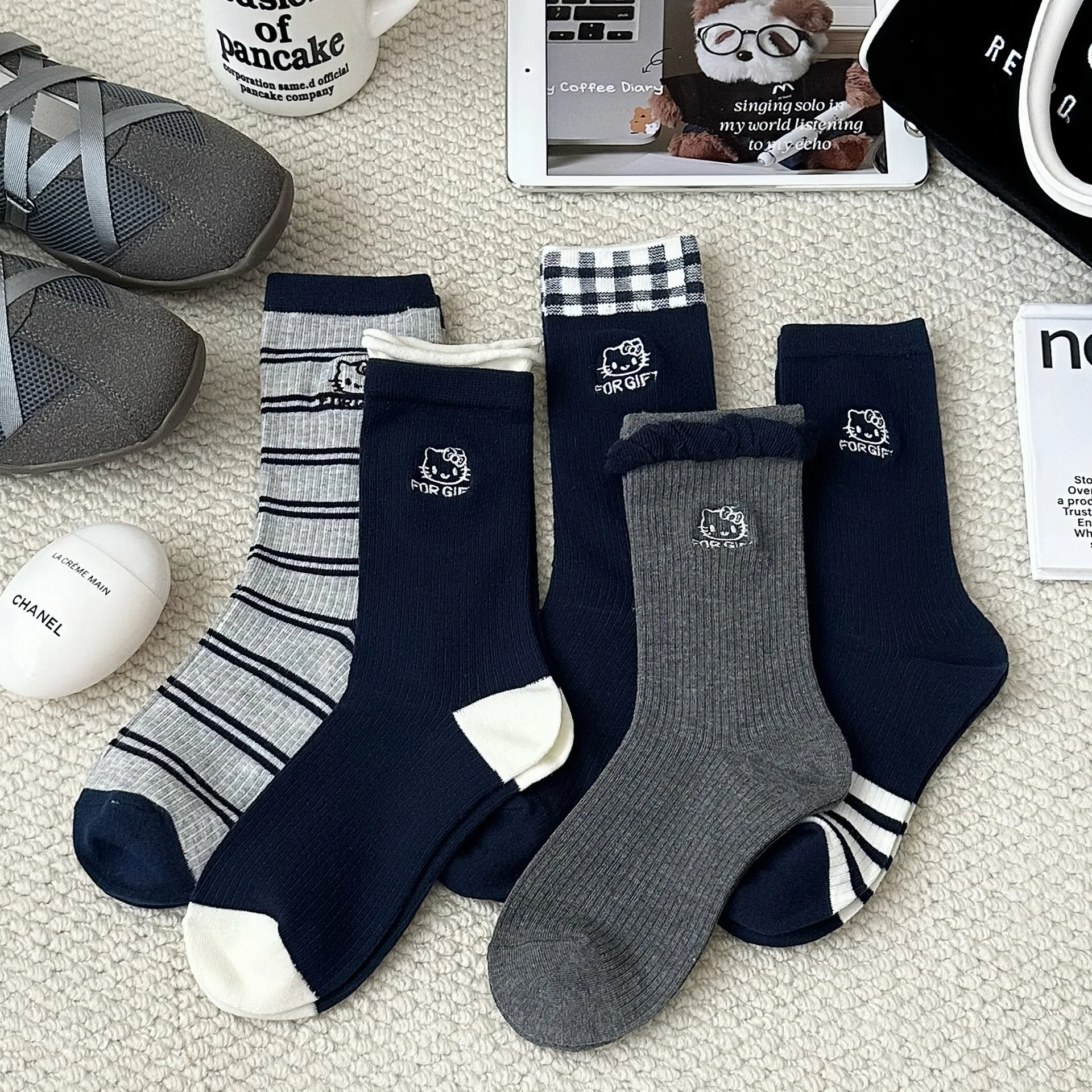 

Корейские универсальные милые милые носки с котенком Hello Kitty, женские носки среднего размера, маленькие ароматные полосатые носки с котом