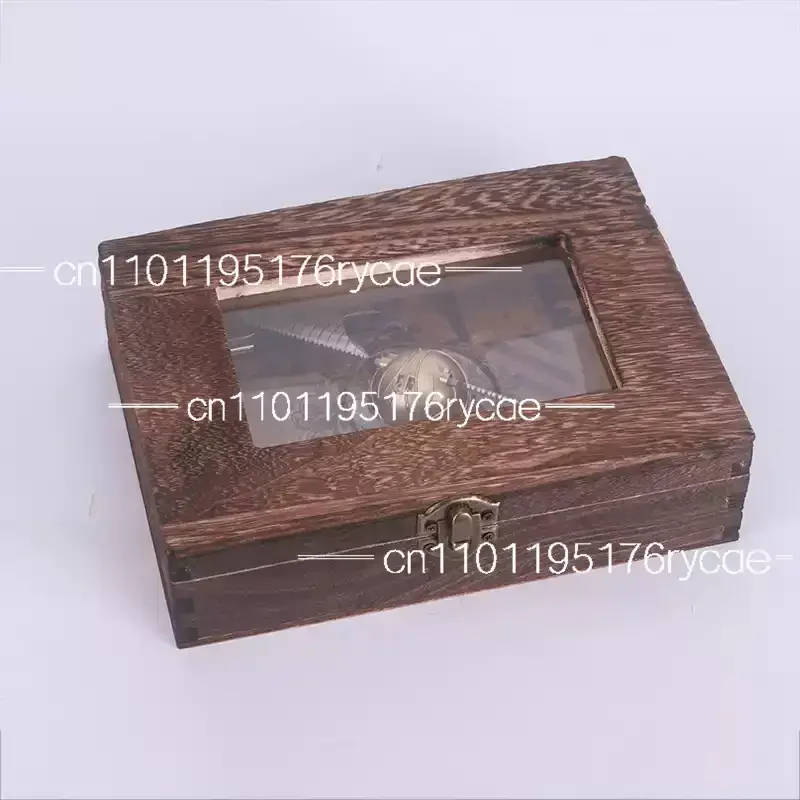 The movable ornament can fly by wire, and the prop wooden box contains birthday gifts.