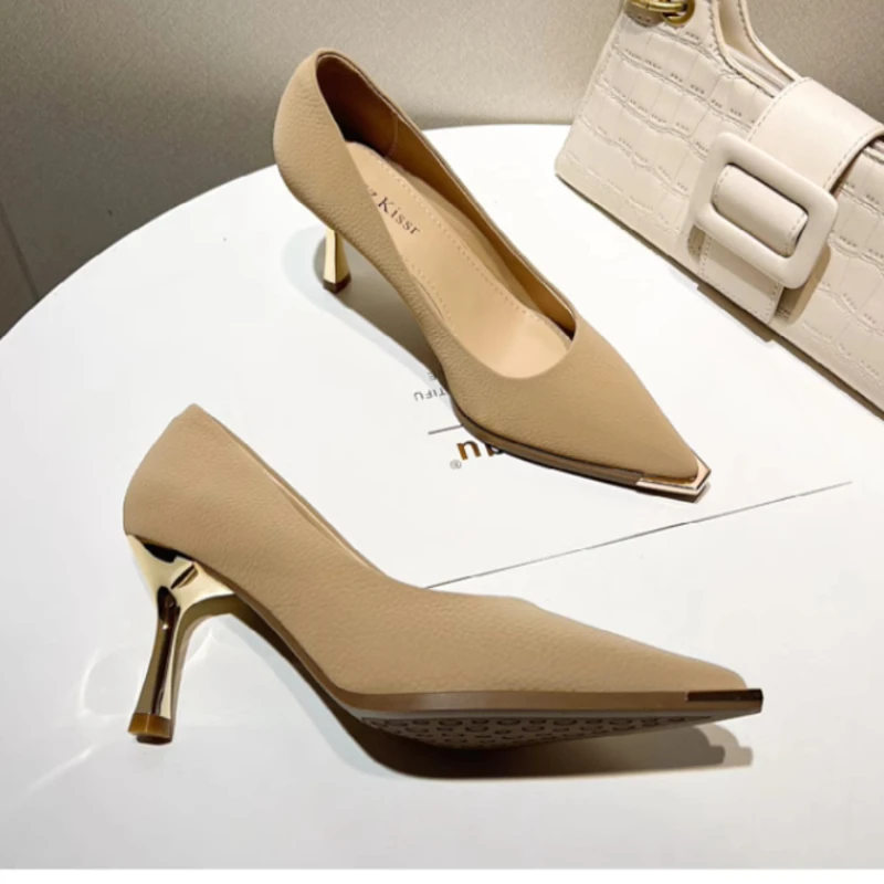 2024 Fashionable French Style Women's High Heels New Spring 2024 Metal Pointed Shallow Heel Single Shoe Professional Gown Shoe