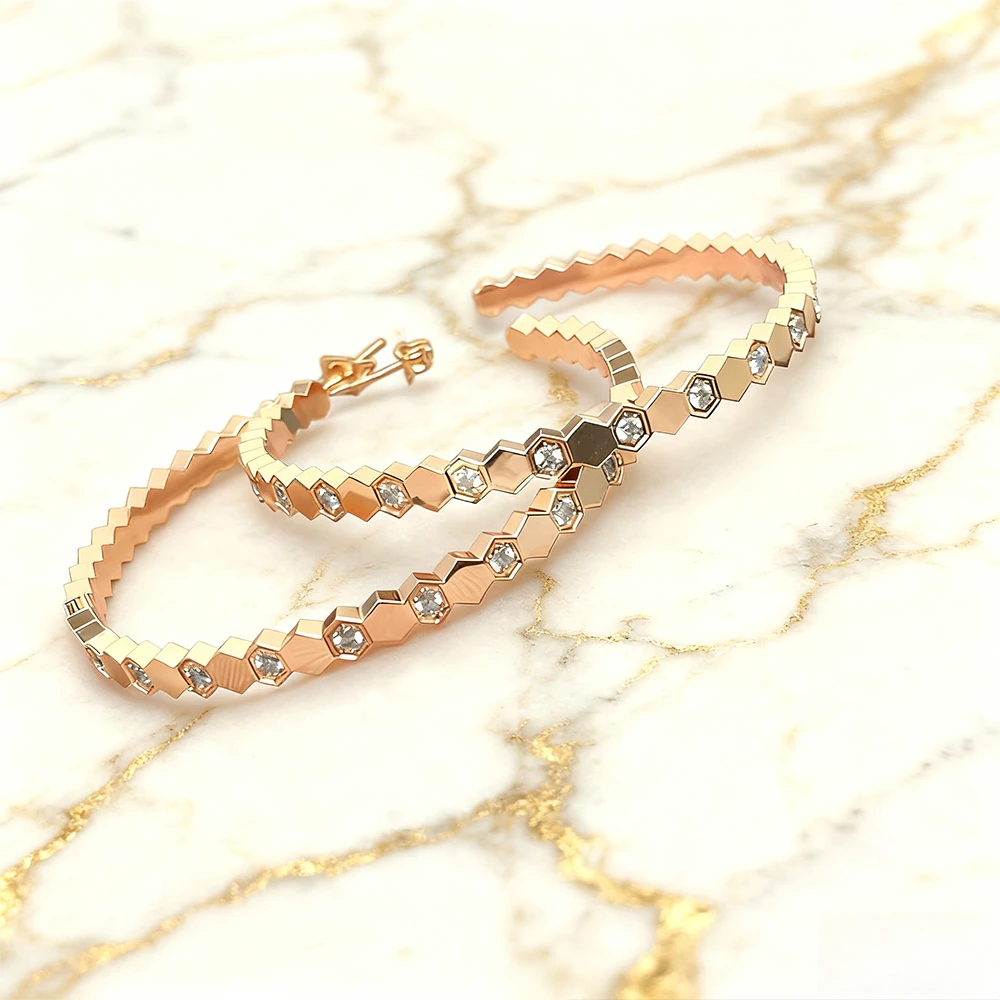 

2025 trendy accessories Interdiamond Honeycomb Earrings Fashion High Luxury Versatile Women's Style Ear Hanger