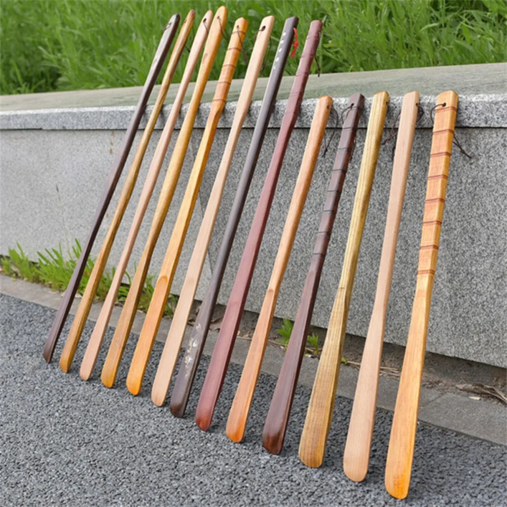 Image of Hängender Schuhlöffel: Einfacher Schuhanzieher mit extra langem Holzgriff für Senioren – Schuhe an- und ausziehen leicht gemacht