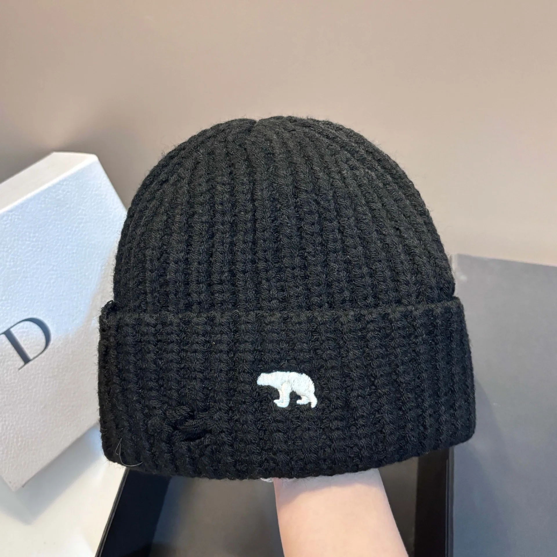 

Winter new polar bear hole knitted hat fashion light luxury ear protection age reduction wool hat outdoor versatile cold hat