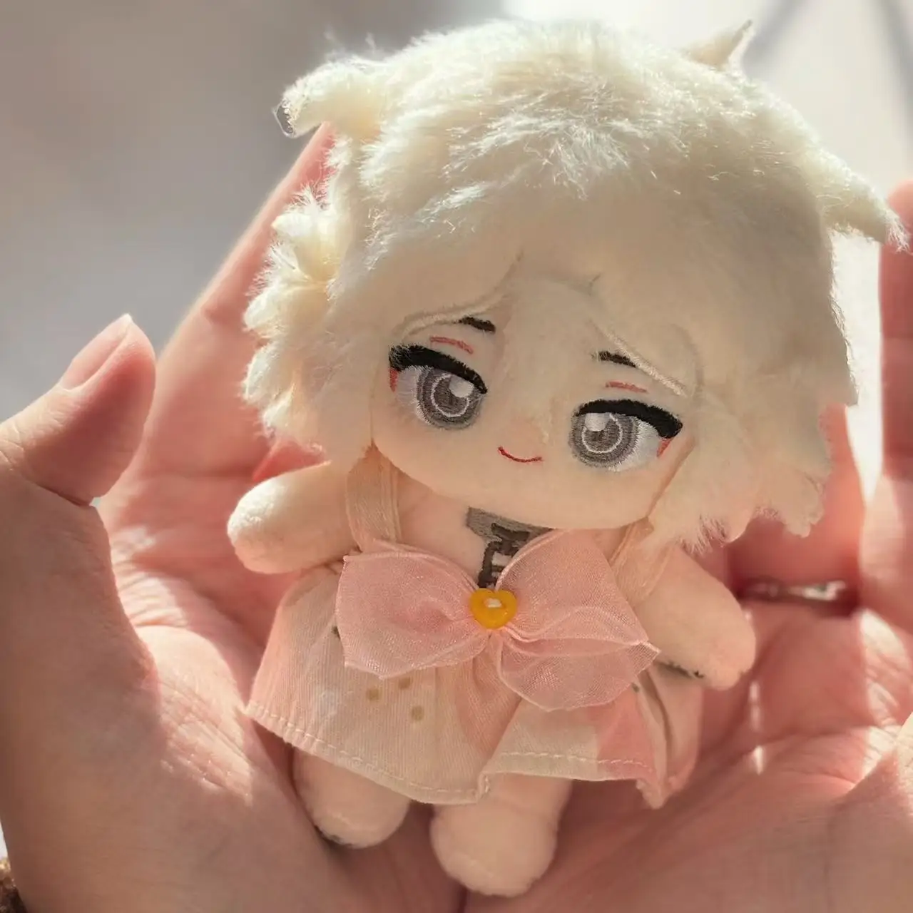 10 cm mini Nagito Komaeda attributs Kawaii peluche Adorable sac à dos porte-clés poupée jouet en peluche pendentif cadeau corps cadeau d'anniversaire