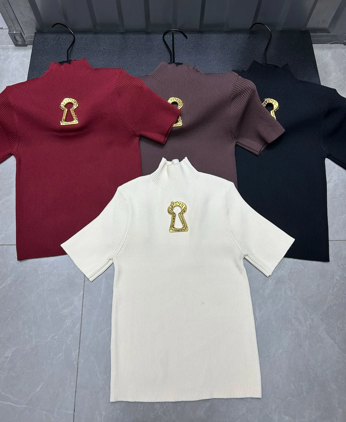 Spring Summer 2026 New Hollow Out Spliced Metal Buckle Knitted T Shirts For Women Turtleneck Short Sleeve Minimalist T Shirt