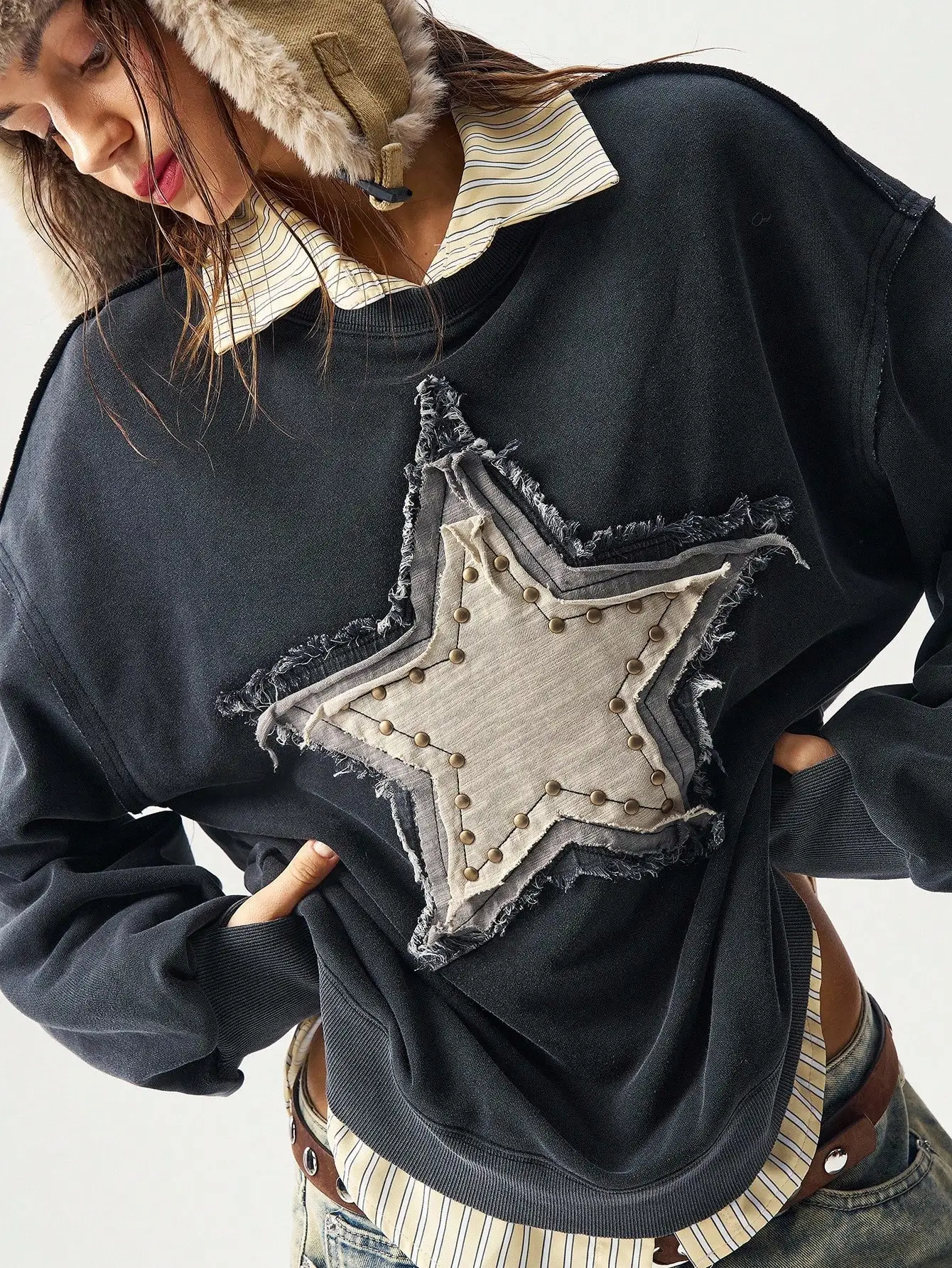 Damska bluza oversize z naszywką w kształcie gwiazdy i ćwiekami, swobodna bluzka na jesień i zimę.