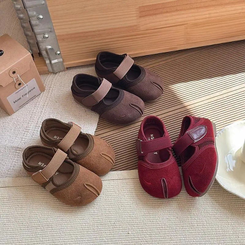 

Kawaii повседневная обувь, модная детская обувь на плоской подошве для девочек, новинка 2023 года, весенне-осенняя модная кожаная обувь на мягкой подошве, детская принцесса