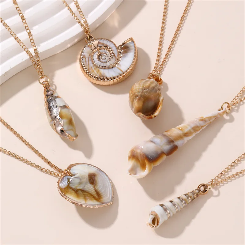 Bohemia Conch Shells Pendant Necklaces for Women Men Fashion Gold Color Metal Personality Choker Necklaces Party Jewelry Gifts