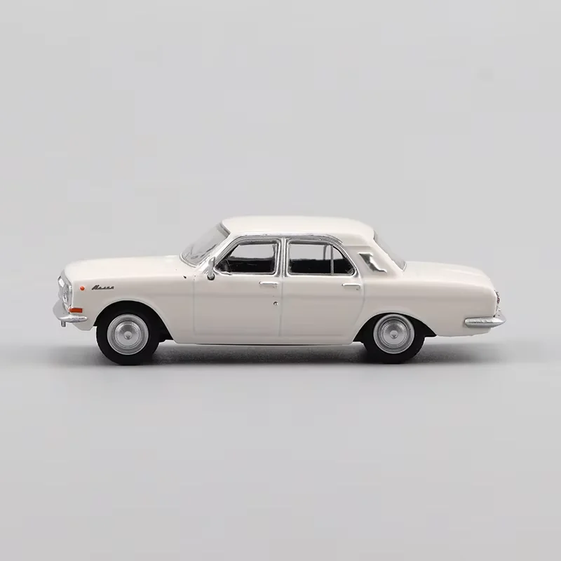 Perka 1:64 Scale GAZ-24 Volga Alloy Car Model Ornament Souvenir