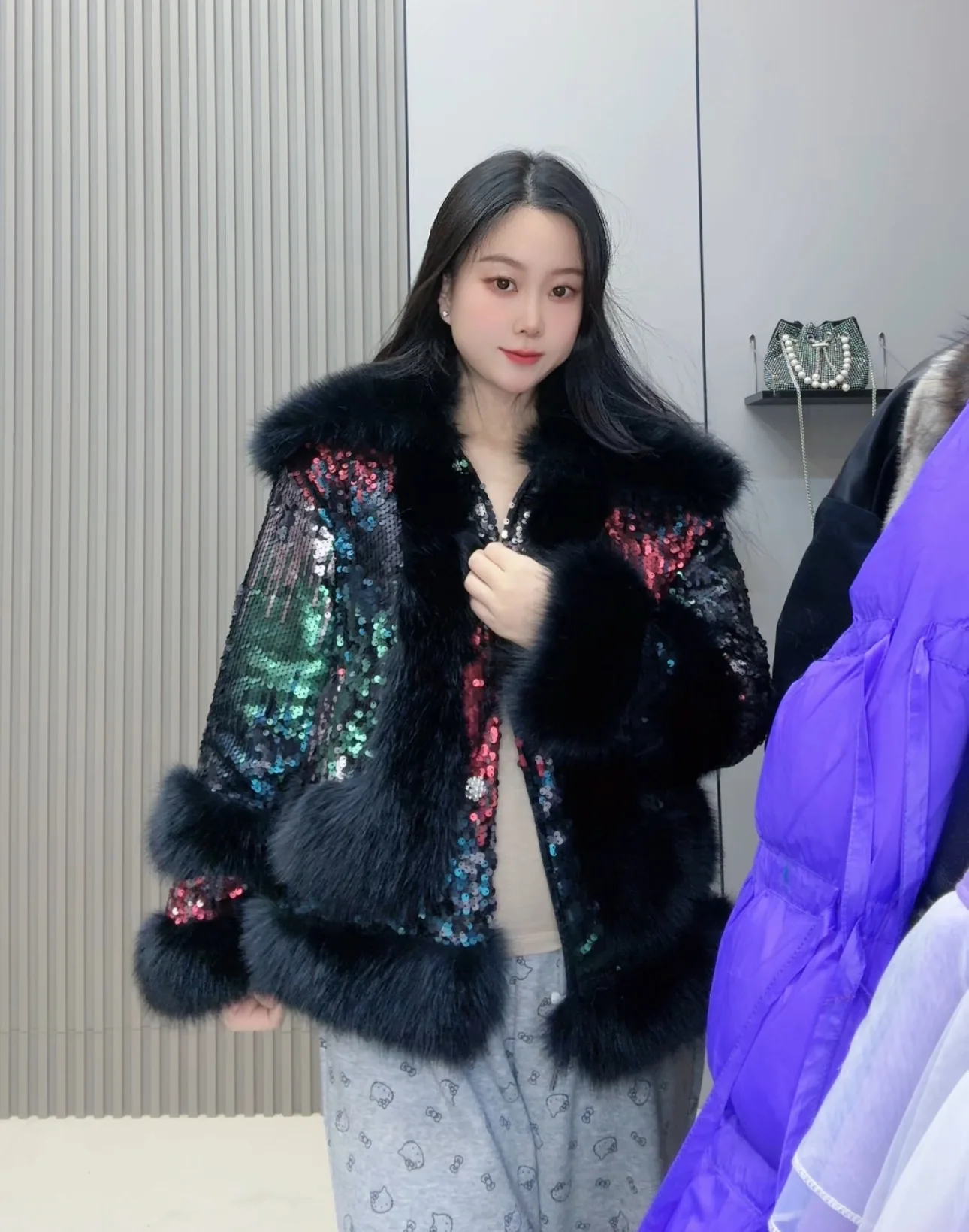 جديد شتاء 2025 معاطف فروي سميكة ودافئة مطرزة سترة نسائية مرقعة ثقيلة ترتر قصير معطف فرو صناعي للنساء #3