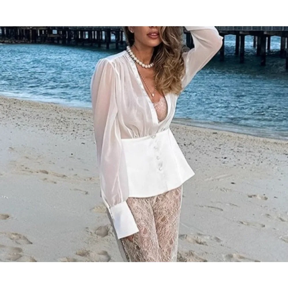 TWOTWINSTYLE بلوزات الدانتيل الصلبة تقسم للنساء الخامس الرقبة طويلة الأكمام تونك مزاجه شبكة قميص الإناث جديد