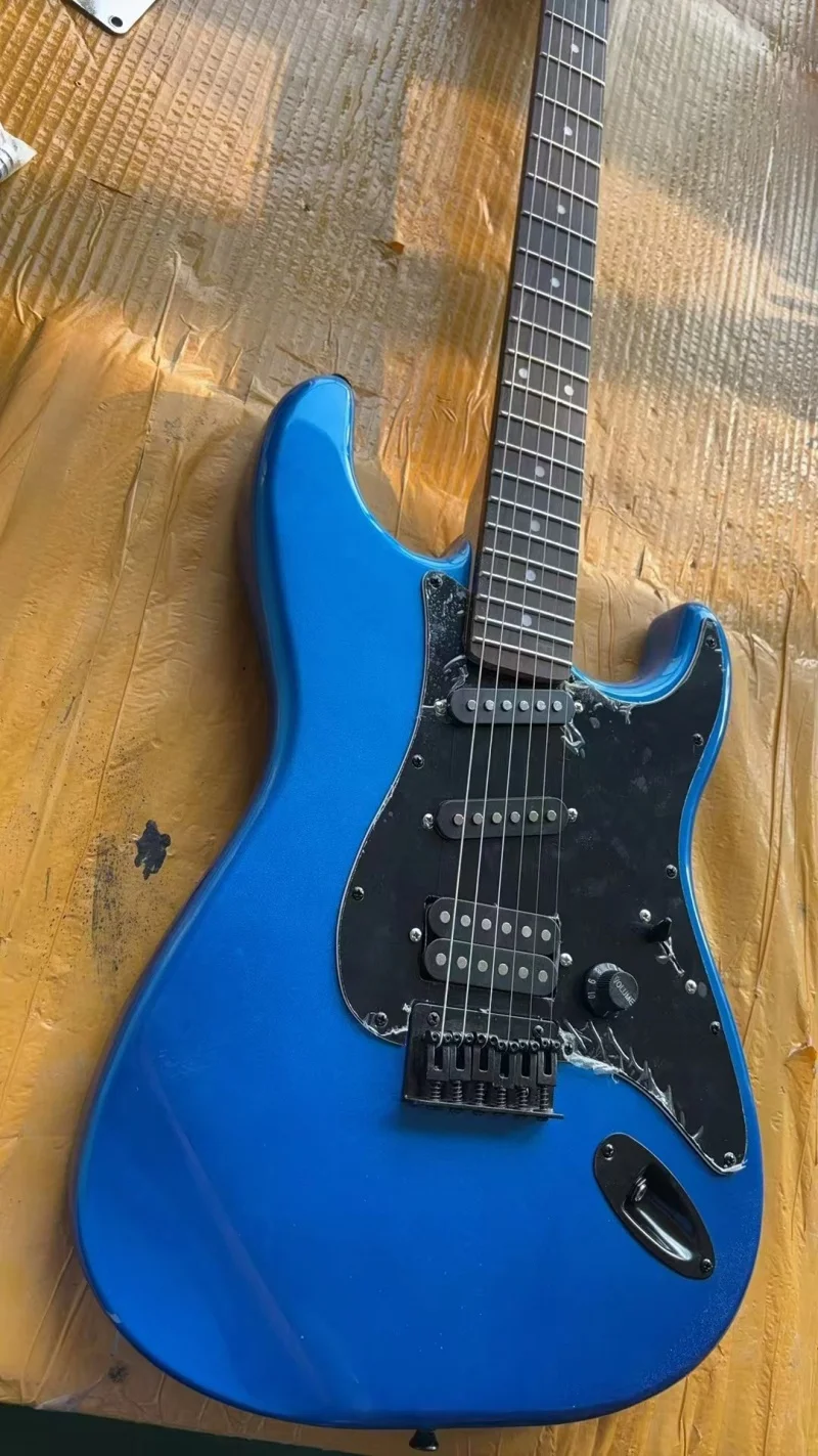 

in stock High quality 6-string electric guitar， Blue silver pink body， Black hardware， Fixed bridge Live photo， Free delivery