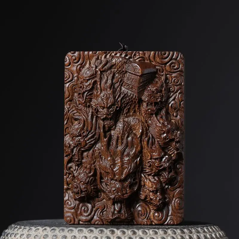 Direct sale of Kowloon carved agarwood handpieces, pendants, crafts, desktop ornaments, and car hangings
