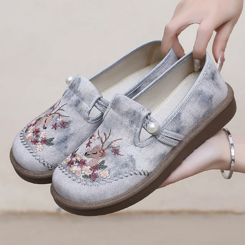 Shoes Women's Shoes Versatile Ethnic Style Embroidered Shoes Soft Sole Old Beijing Style Casual Suitable for Middle-aged Elderly