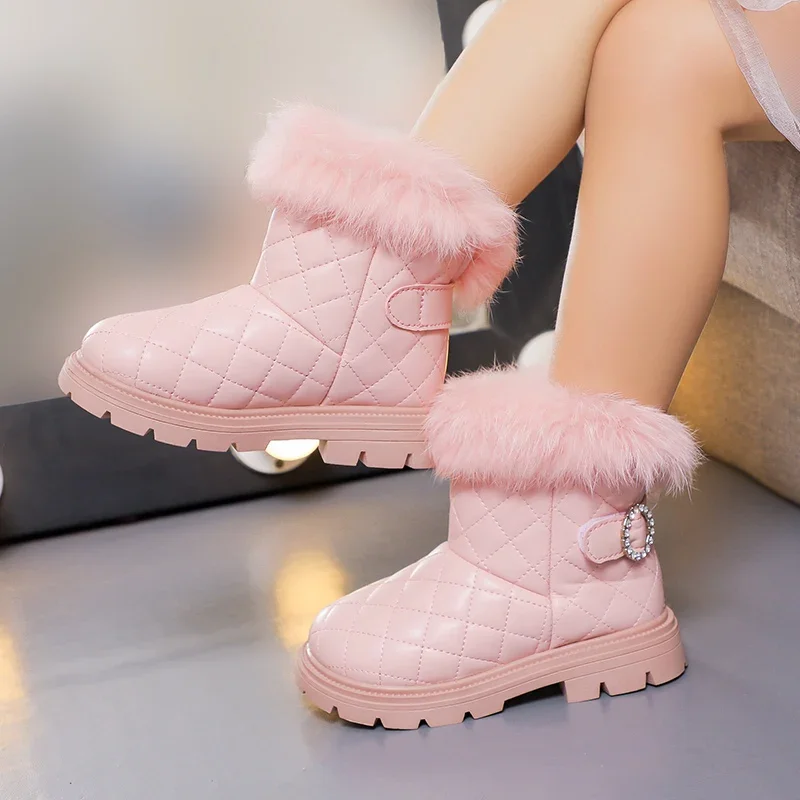 2023 Nieuwe Kinderen Laarzen Pluche Effen Kleur Meisjes Korte Laarzen Veelzijdig Naaien Schattig Warm Winter Britain Pu Mode Kids Snowboots